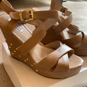 Dobrila Studded Wedge in tan